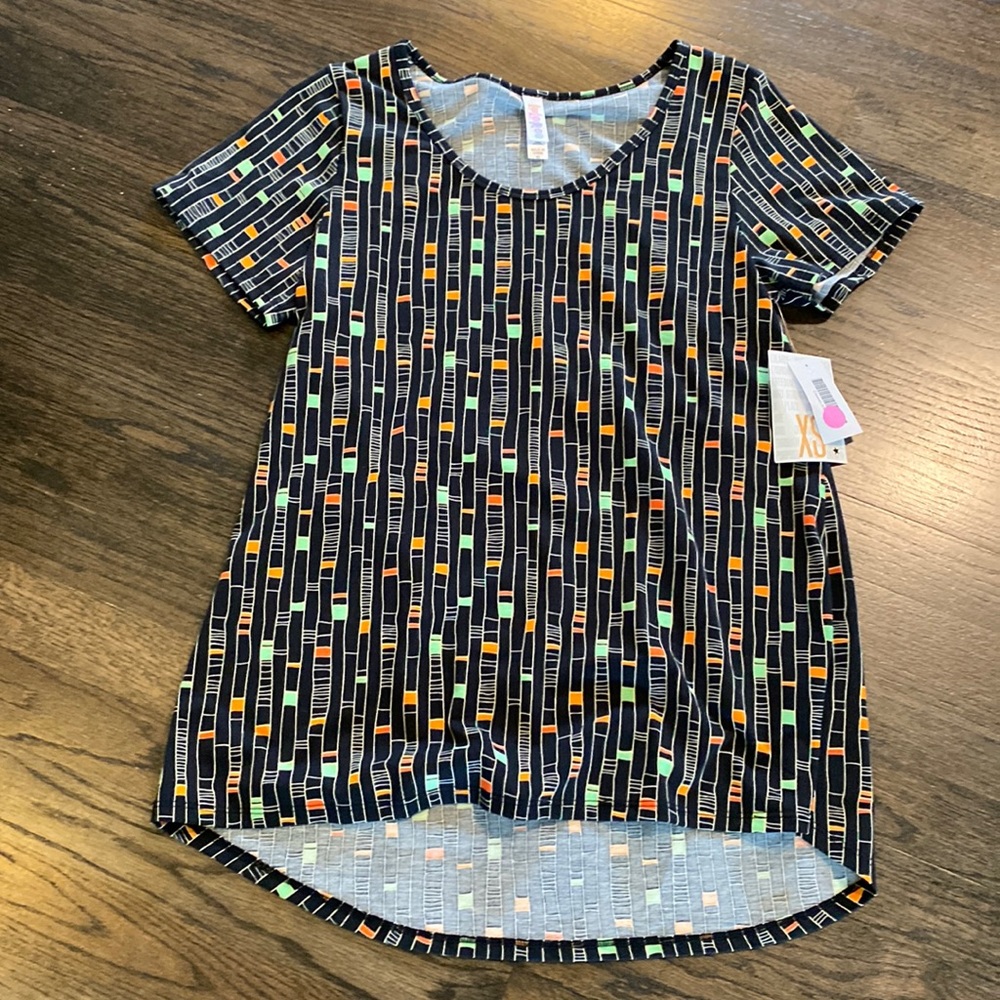 LuLaRoe Classic T Shirt Black White Green Geometric XS NEW NWT